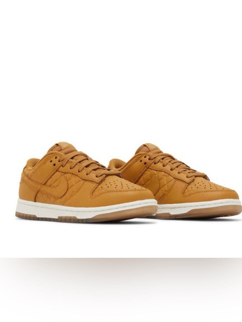 Nike women’s dunk low in quilted wheat